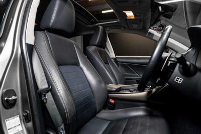 2013 Lexus IS 300h - Thumbnail