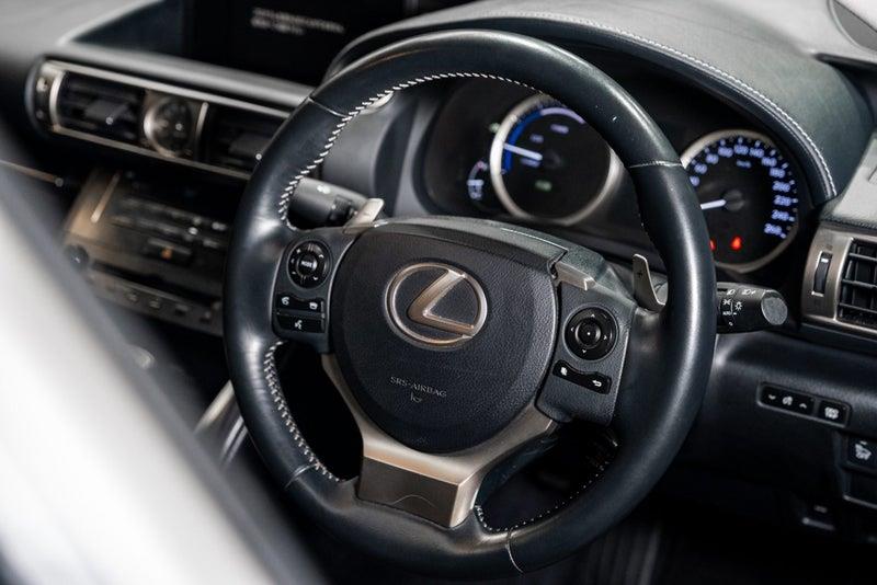 2013 Lexus IS 300h