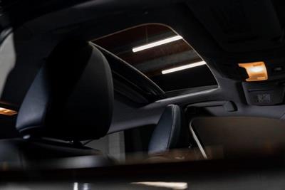 2013 Lexus IS 300h - Thumbnail