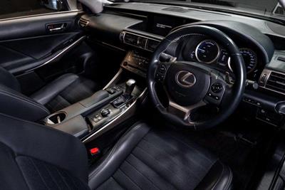 2013 Lexus IS 300h - Thumbnail