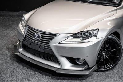2013 Lexus IS 300h - Thumbnail