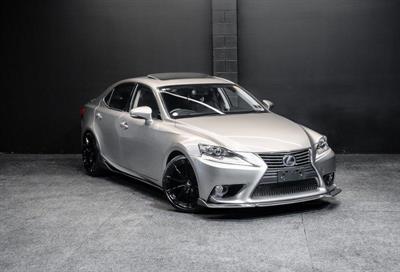 2013 Lexus IS 300h - Thumbnail