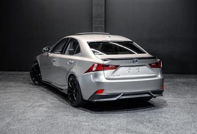 2013 Lexus IS 300h - Thumbnail