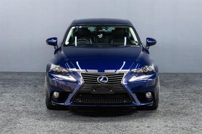 2013 Lexus IS 300h - Thumbnail