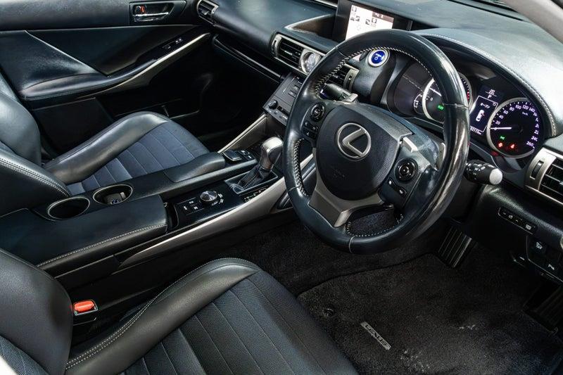 2013 Lexus IS 300h