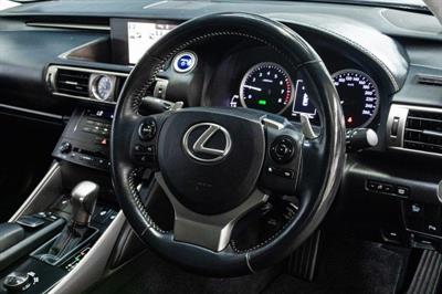 2013 Lexus IS 300h - Thumbnail