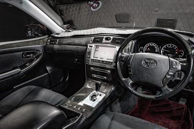 2004 Toyota Crown - Thumbnail