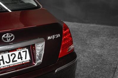2004 Toyota Crown - Thumbnail