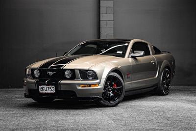 2005 Ford Mustang - Thumbnail