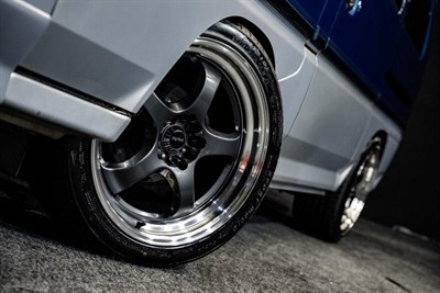 1995 Mitsubishi Delica - Thumbnail