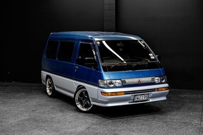 1995 Mitsubishi Delica - Thumbnail