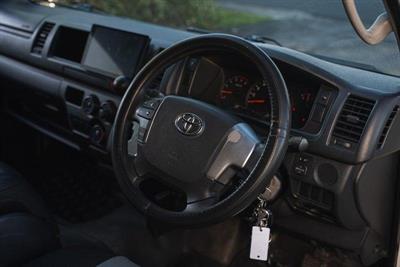 2017 Toyota HIACE - Thumbnail