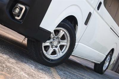 2017 Toyota HIACE - Thumbnail
