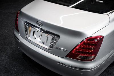 2004 Toyota Crown - Thumbnail