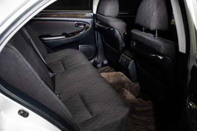 2004 Toyota Crown - Thumbnail