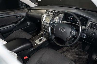2004 Toyota Crown - Thumbnail