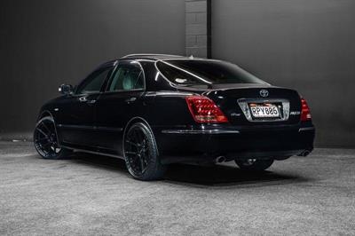 2004 Toyota Crown - Thumbnail