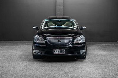 2004 Toyota Crown - Thumbnail