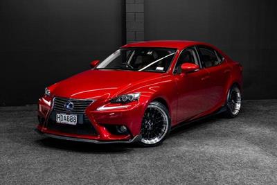 2013 Lexus IS 300h - Thumbnail