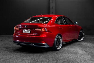 2013 Lexus IS 300h - Thumbnail