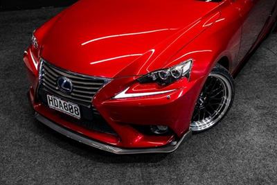 2013 Lexus IS 300h - Thumbnail