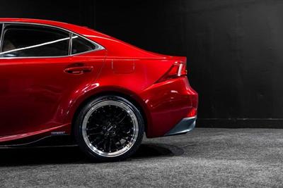 2013 Lexus IS 300h - Thumbnail