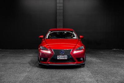 2013 Lexus IS 300h - Thumbnail