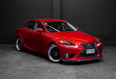 2013 Lexus IS 300h - Thumbnail
