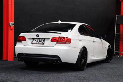 2009 BMW 320i - Thumbnail