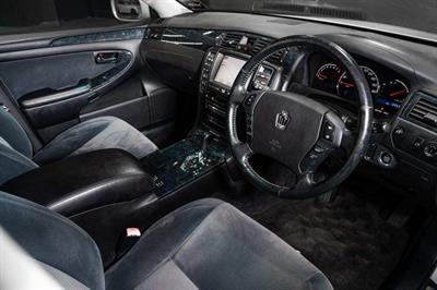 2004 Toyota Crown - Thumbnail
