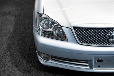 2004 Toyota Crown - Thumbnail