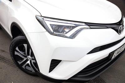 2019 Toyota RAV4 - Thumbnail