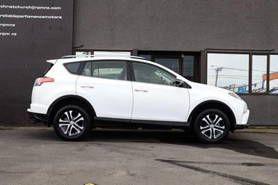 2019 Toyota RAV4 - Thumbnail