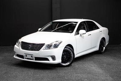 2012 Toyota Crown - Thumbnail