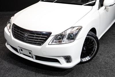 2012 Toyota Crown - Thumbnail
