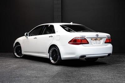 2012 Toyota Crown - Thumbnail