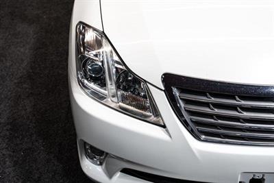 2012 Toyota Crown - Thumbnail