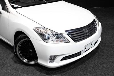 2012 Toyota Crown - Thumbnail