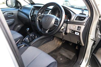 2015 Mitsubishi Triton - Thumbnail