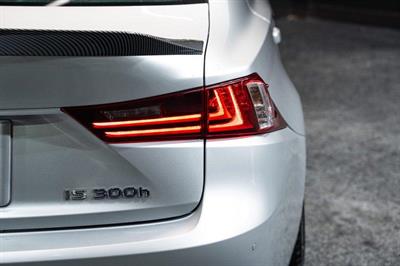 2013 Lexus IS 300h - Thumbnail