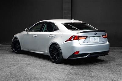 2013 Lexus IS 300h - Thumbnail