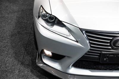 2013 Lexus IS 300h - Thumbnail