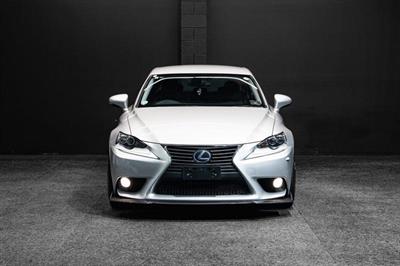 2013 Lexus IS 300h - Thumbnail