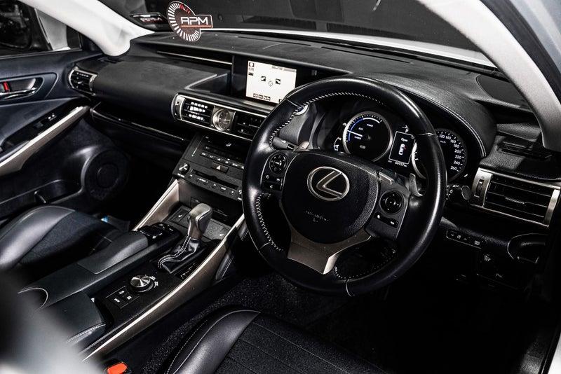 2014 Lexus IS 300h