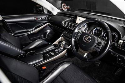 2014 Lexus IS 300h - Thumbnail