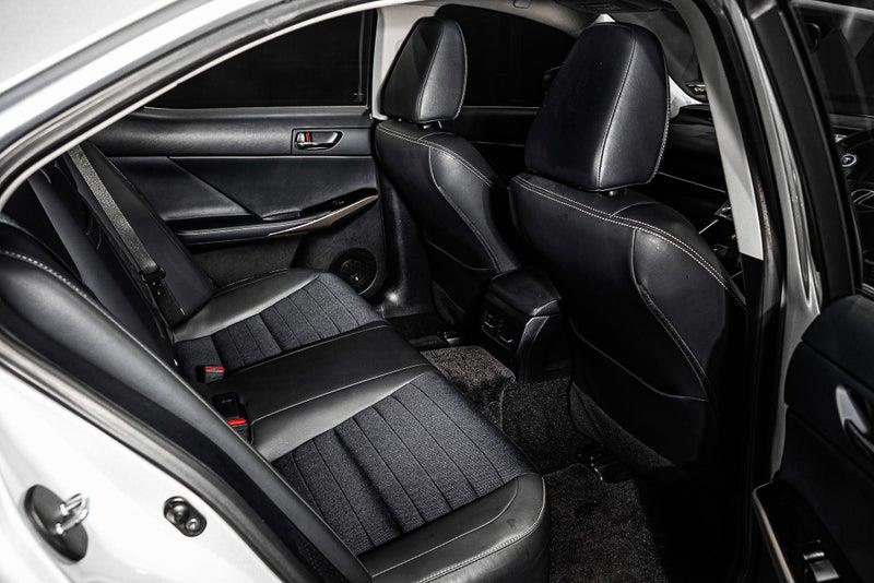 2014 Lexus IS 300h