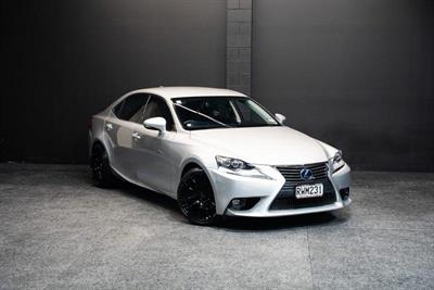 2014 Lexus IS 300h - Thumbnail