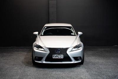 2014 Lexus IS 300h - Thumbnail