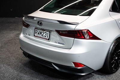 2014 Lexus IS 300h - Thumbnail