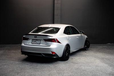 2014 Lexus IS 300h - Thumbnail
